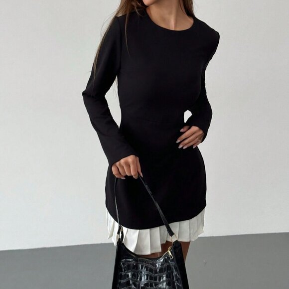Black And White Casual Women's Pleated Hemline Patchwork Round Neck Mini Dress - Picture 3 of 6